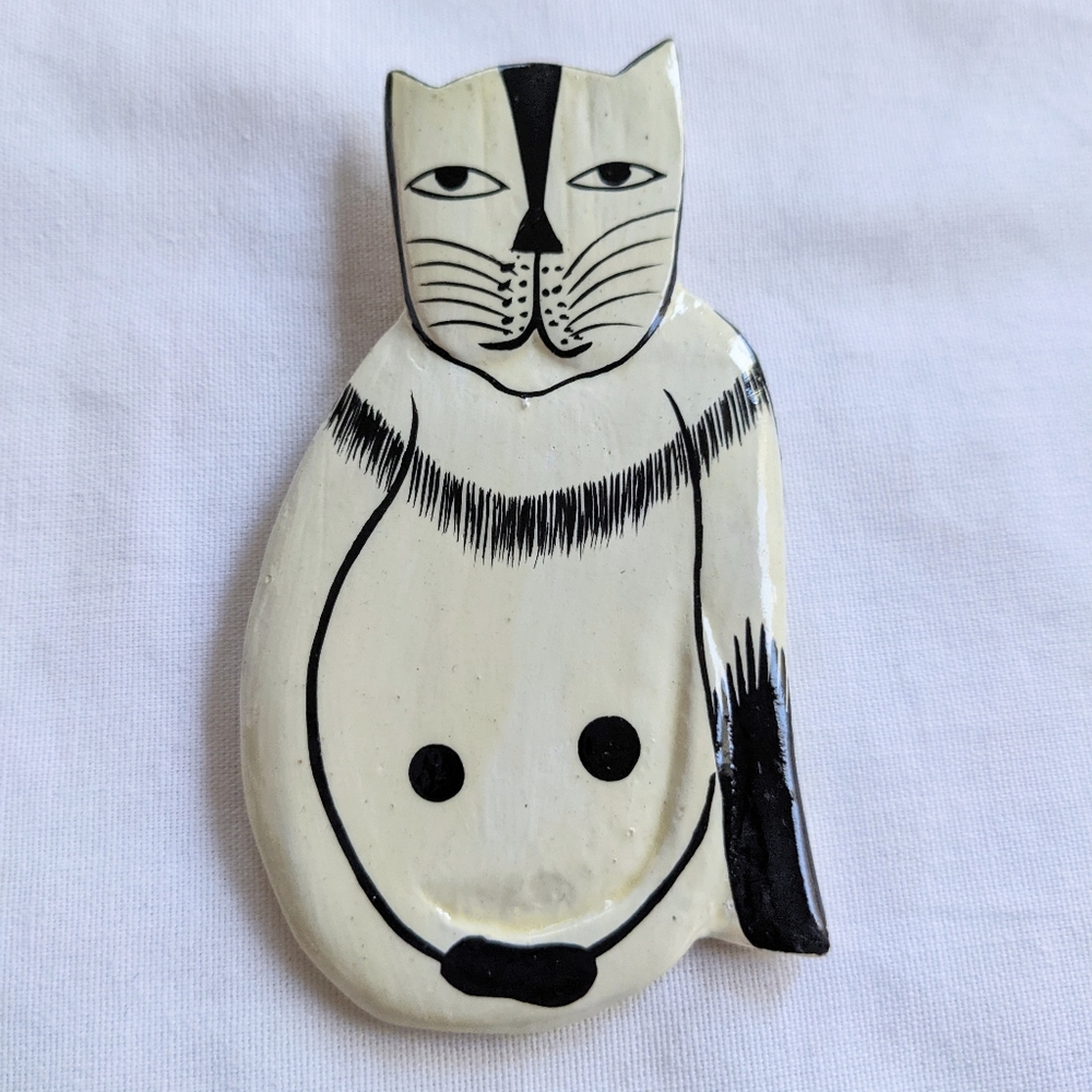3 1/2" Wooden Cat pin. Cream color with black outline.